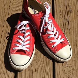 Red Low top Converse All Star